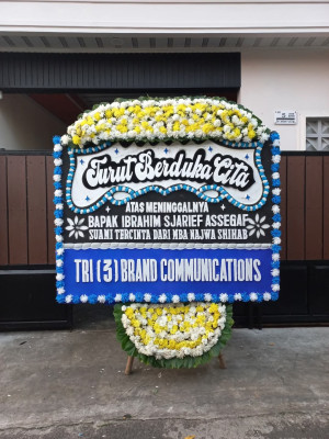 Papan Bunga Duka di Waesama